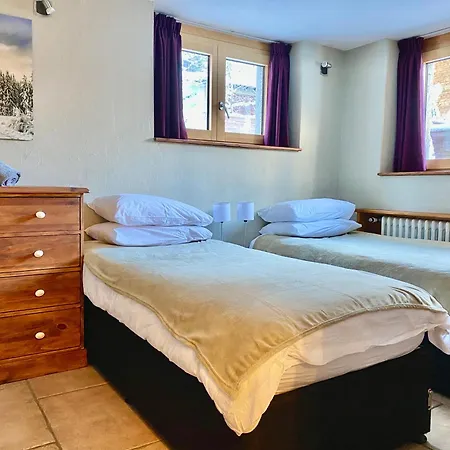 The Castle, 10 Bedroom Chalet, Centre Апарт-готель