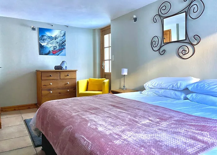 The Castle, 10 Bedroom Chalet, Centre * 霞慕尼