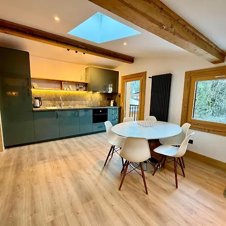 The Castle, 10 Bedroom Chalet, Centre Chamonix