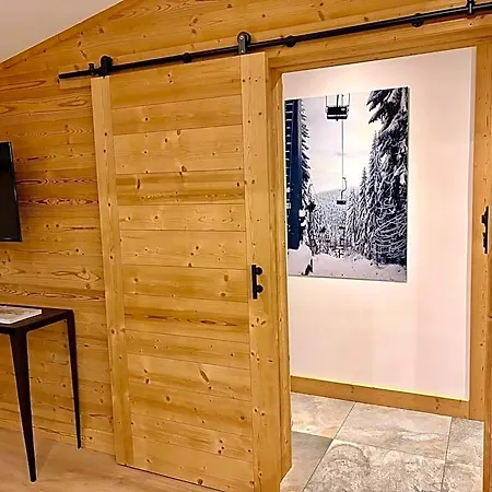 Apart-hotel The Castle, 10 Bedroom Chalet, Centre Chamonix