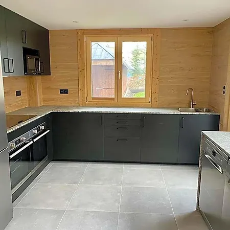 מלון דירות The Castle, 10 Bedroom Chalet, Centre
