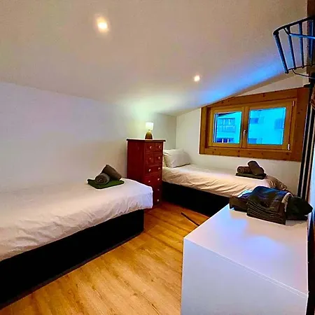 The Castle, 10 Bedroom Chalet, Centre מלון דירות שאמוני