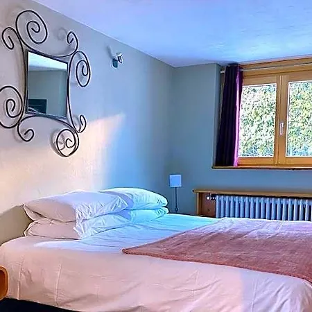 מלון דירות The Castle, 10 Bedroom Chalet, Centre *