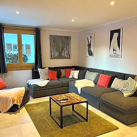 מלון דירות The Castle, 10 Bedroom Chalet, Centre שאמוני