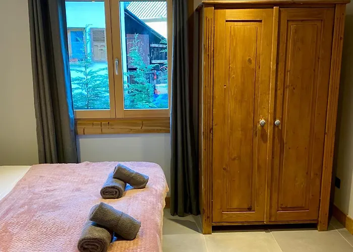 The Castle, 10 Bedroom Chalet, Centre Aparthotel *