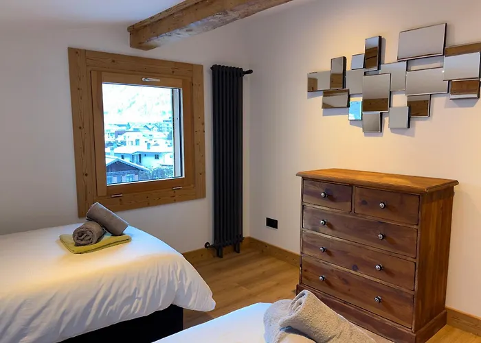 The Castle, 10 Bedroom Chalet, Centre Aparthotel *